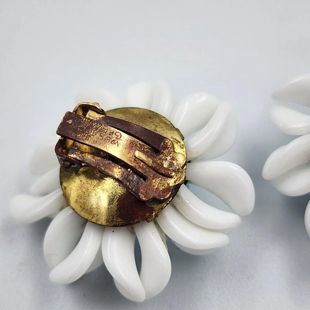 Vintage Western Germany blue glass milk glass Cluster Clip on Earrings Flower - Picture 5 of 7